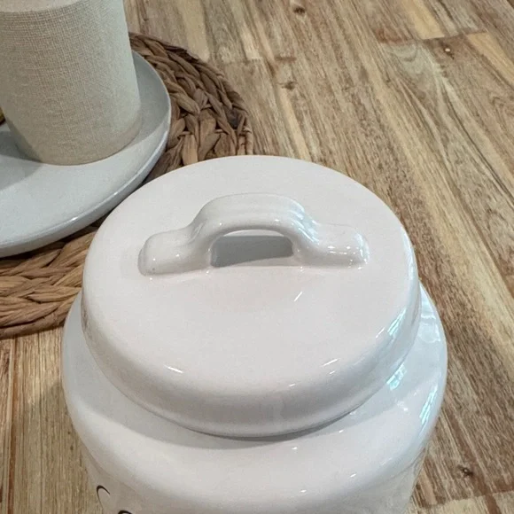 Rae Dunn EUC Elegant White Cookie Storage Jar - Picture 2 of 5